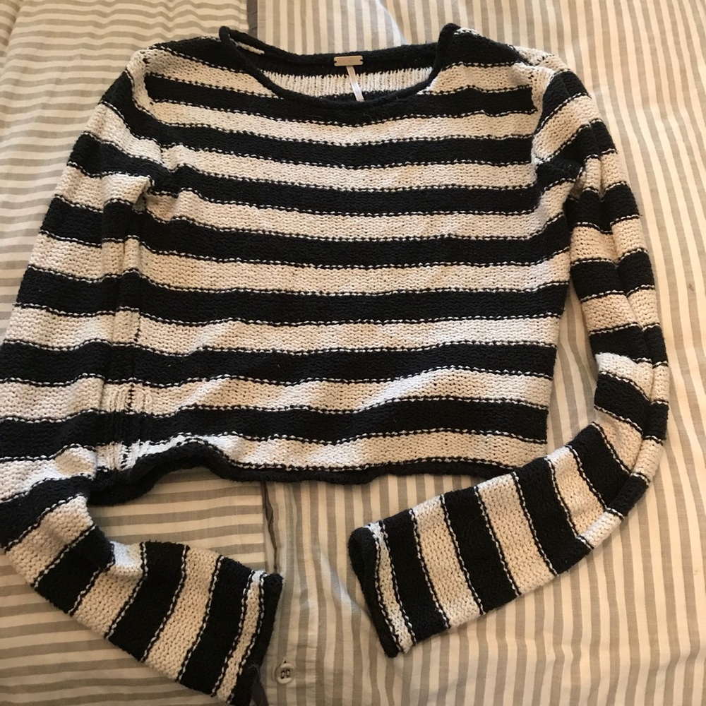Free People cropped sweater. XS.